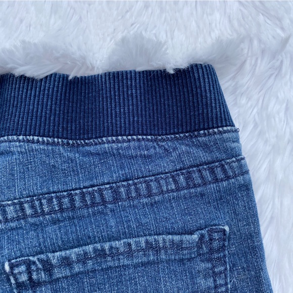 Levi’s Jean Shorts - Picture 8 of 9